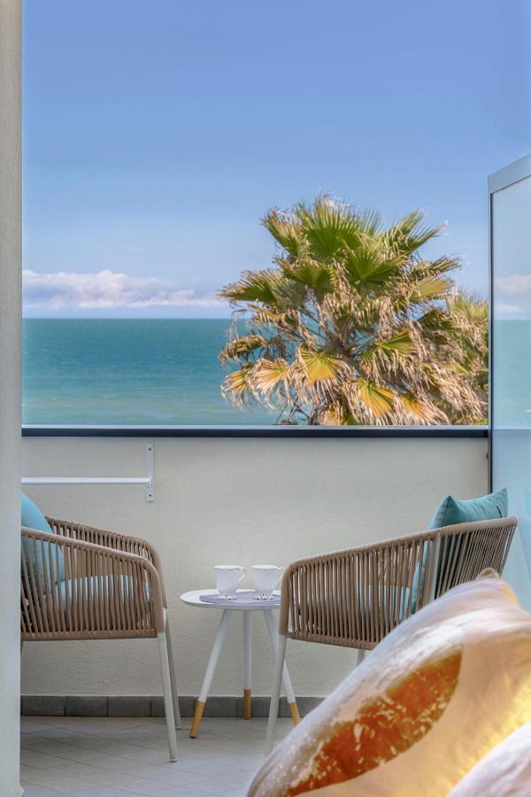 Hotel Commodore Riccione Exterior foto