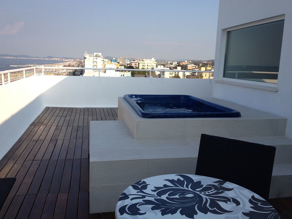 Hotel Commodore Riccione Exterior foto